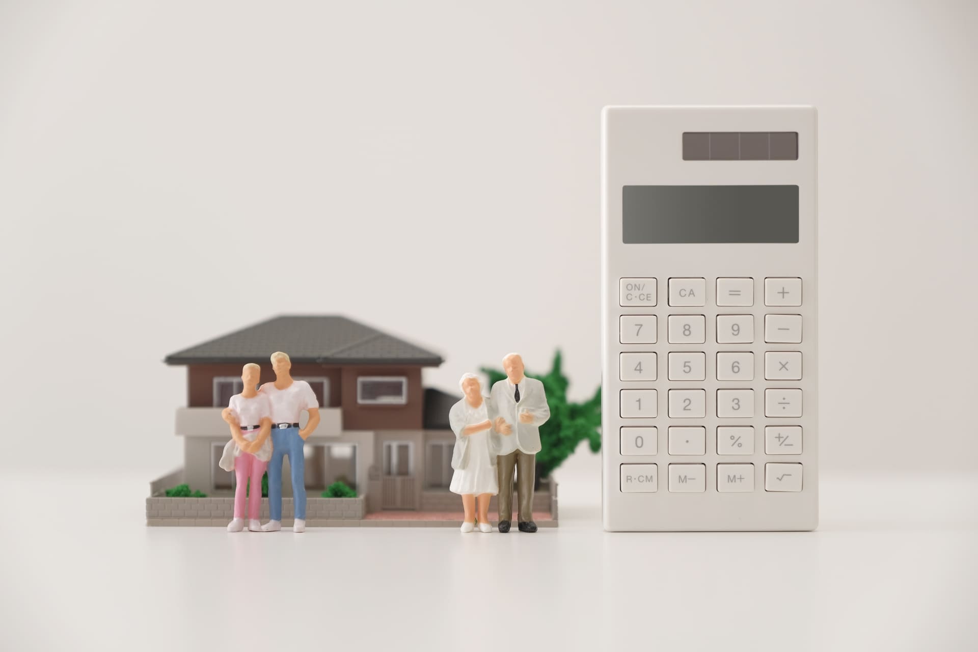 高齢者も不動産担保ローンは借りられる？年齢制限なしで借りられる商品や借りる方法を解説