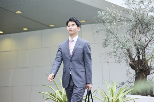 若手でも自ら考え、行動する。